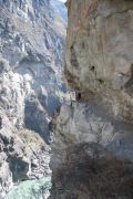 stezka ve skále, Tiger Leaping Gorge